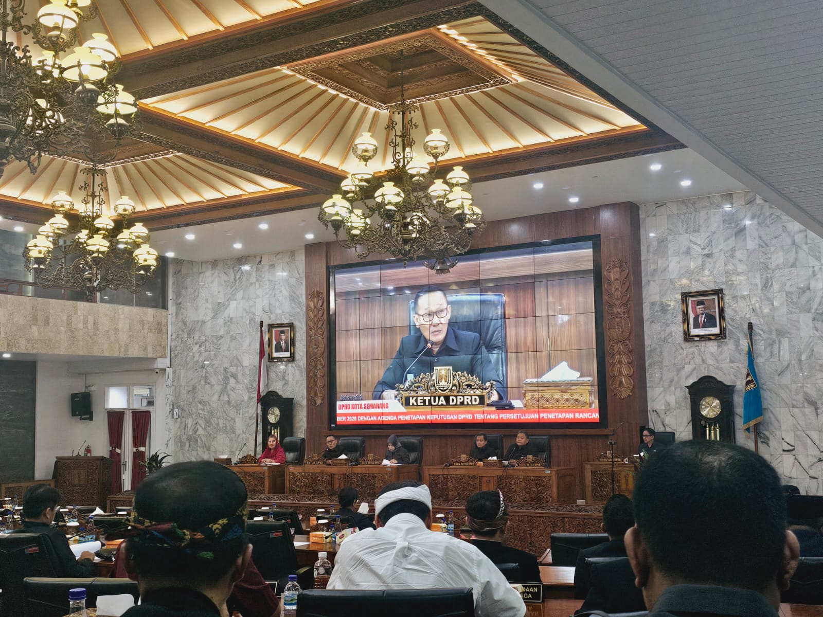 Rapat Paripurna DPRD Kota Semarang Tetapkan Rancangan Peraturan DPRD Menjadi Peraturan DPRD